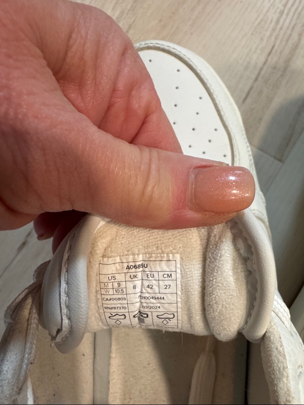 ALO Yoga unisex White Low-Top Sneakers - Picture 4 of 5